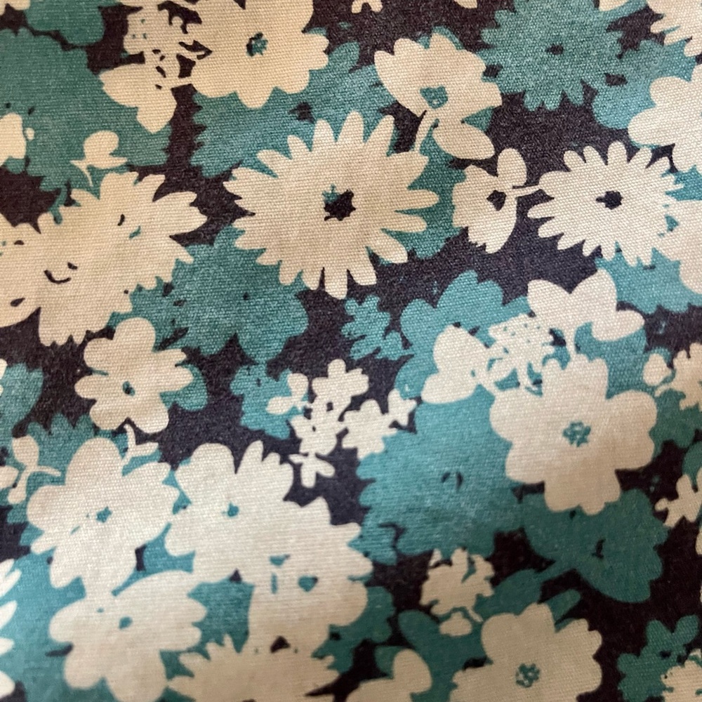 Butter, soft cotton scrub top. Super comfy. - Picture 2 of 4